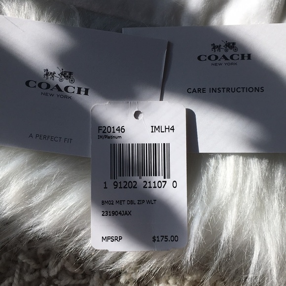 ✨NEW✨COACH gold double zip clutch wallet♥️ - Picture 4 of 8